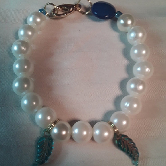 Elegant Faux Pearl Bracelet 7.0" - Picture 8 of 9